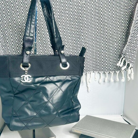 CHANEL Handbags - 💎✨BEAUTIFUL✨💎AUTHENTIC CHANEL Tote Bag Black